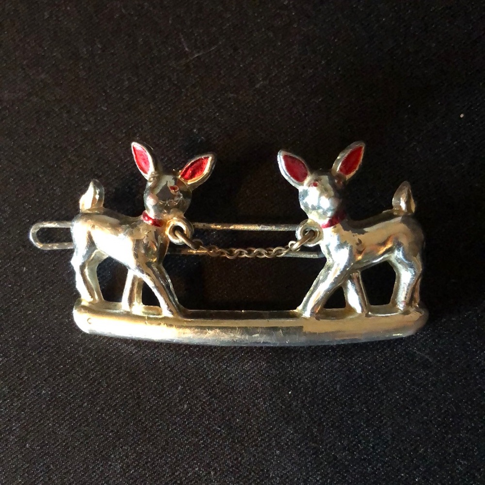 Deer standing apart hair clip